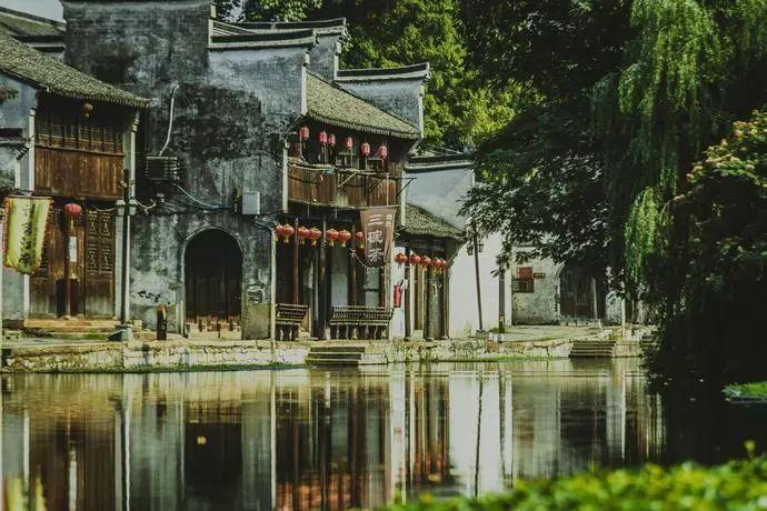 以废太子之身夺位，腰斩姑父，给十九位宦官封侯的“孝顺”之主！